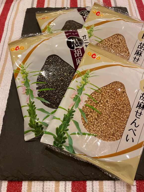 オニザキの胡麻せんべい